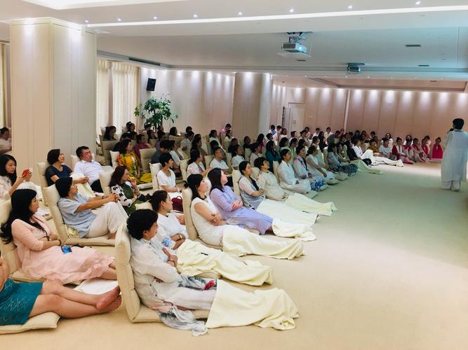 由大连市创发企业商会主办,大连花狸烫染工厂冠名赞助,心无限教育咨询